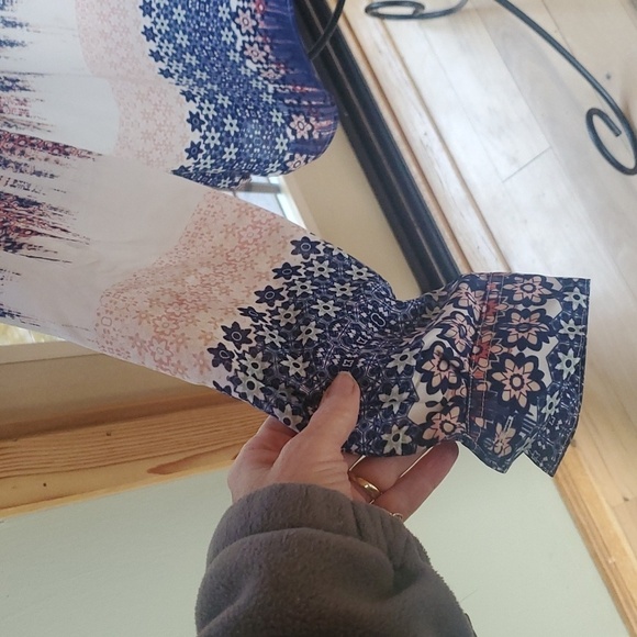 Candie's Long Sleeve Casual Vneck Button Down Sz. M Blouse Tunic - Picture 4 of 13